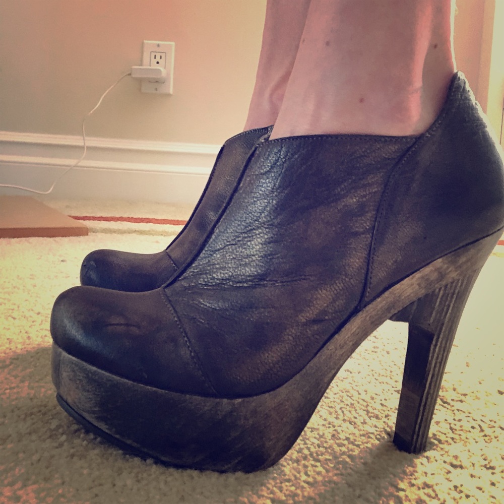 NWOT Calleen Cordero metallic platform booties 6.5